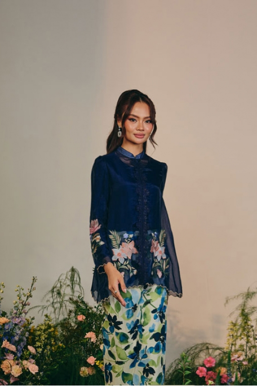 WULANDARI - RICH NAVY